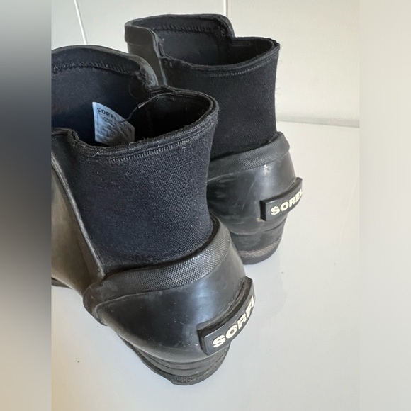 Sorel Chelsea style rain boots 5.5 - Picture 2 of 5